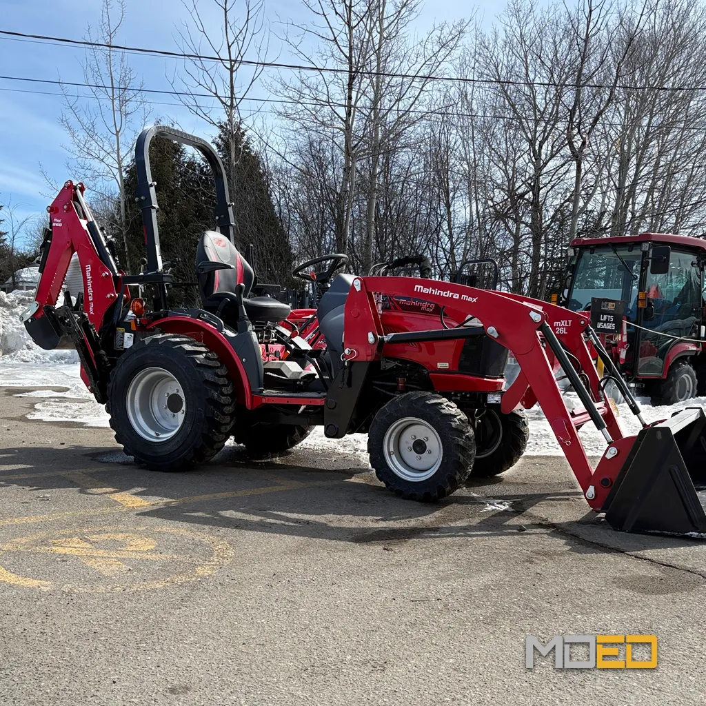 tracteur Mahindra Max 26 XLT HST 26 HP compact avec chargeur et rétrocaveuse