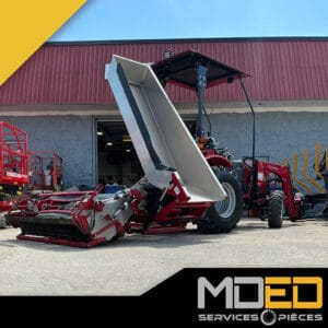 Tracteur Mahindra 1626 avec cueilleuse à bleuets D.H. 66’’