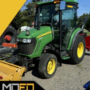 Tracteur compact John Deere 3720 usagé avec accessoires