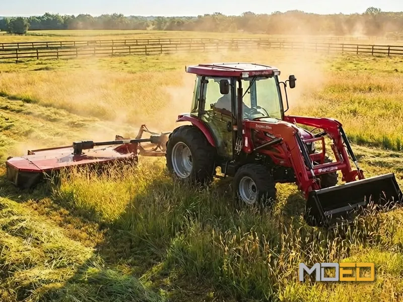 Tracteur compact utilitaire Mahindra | Travaux agricoles et fauchage | MDED tracteur compact Mahindra fauchage de foin avec équipement agricole utilitaire