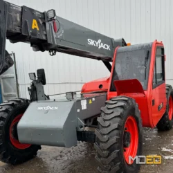 Skyjack VR642D 2011 remis à neuf, télescopique tout-terrain de 6 700 lb avec portée maximale de 42 pieds disponible chez MDED Services Pièces au Lac-Saint-Jean.