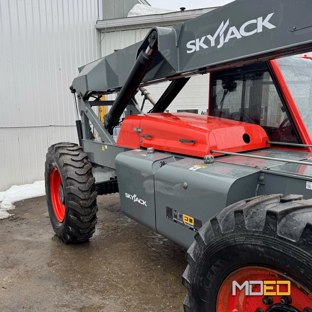 Skyjack VR642D 2011 remis à neuf vu de trois quarts avec flèche télescopique rétractée.